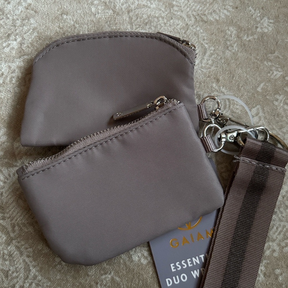 Brand New GAIAM Essentials Duo Wristlet w/ 2 Small Gray Zippered Coin Purses - Picture 14 of 15